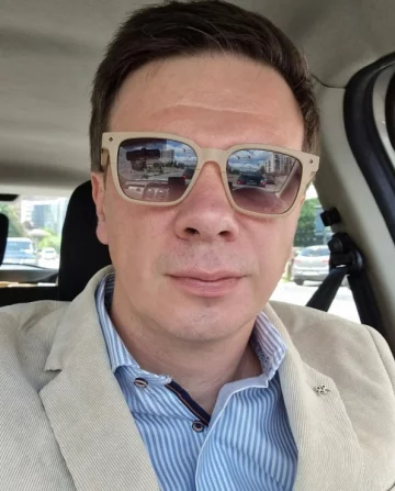 Дмитрий Комаров
