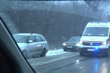 Маршрутка з пасажирами влетіла в стовп, багато постраждалих: кадри і деталі ДТП в Кривому Розі