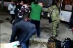 "Закопався носом у землю": новомобілізовані росіяни влаштували "махач" прямо під автобусом