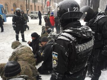 У центрі Києва ріки крові і безліч поліції: що відбувається