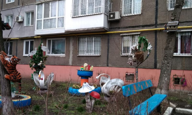 "Це повний трешак": дніпрян налякав двір в радянському стилі, фото