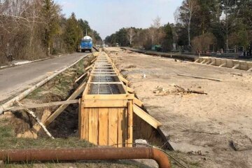 У Києві на місці алеї розкопали місця для жертв епідемії, фото: «Підготовка до найгіршого сценарію»