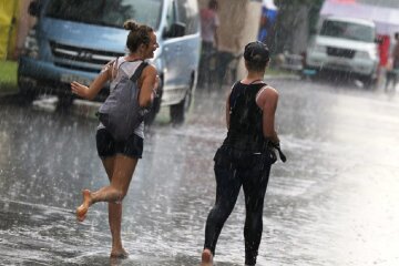 лето, погода, дождь, девушки, лужи