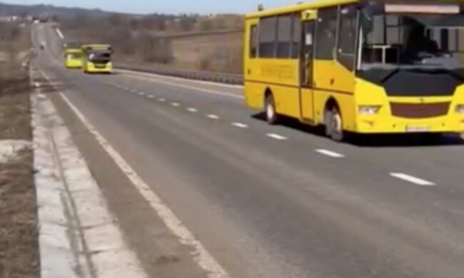 Из 90 автобусов доехало лишь 4: оккупанты обманули жителей Мариуполя, которых эвакуировали накануне