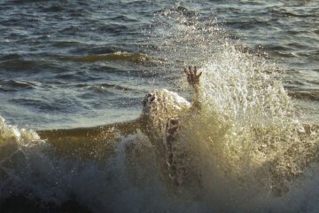 Море-океан-человек-тонуть-вода-пляж