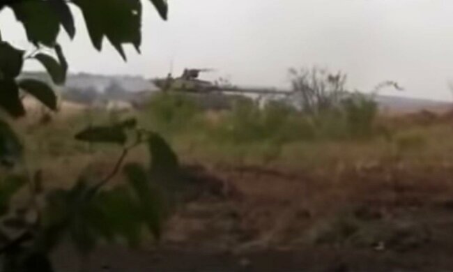Взвод танків РФ засвітився під Донецьком, фото: "Регулярно обстрілюють ЗСУ"