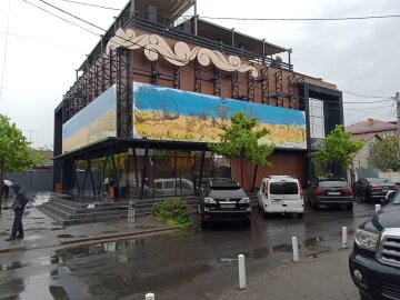 В Одесі довкола величезного прапора України назріває скандал: "служби міста виконують замовлення ворога"