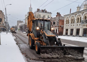 Дніпро опинився в сніговому полоні: на "порятунок" міста кинута техніка, фото