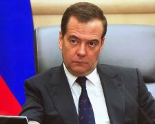 Медведев опозорился на послании Путина, фото конфуза: "Против природы не попрешь"