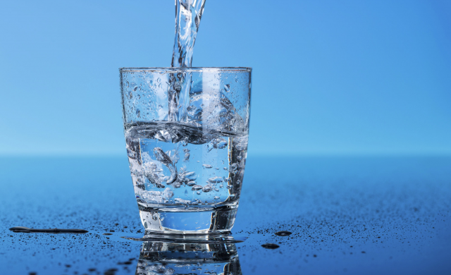 вода