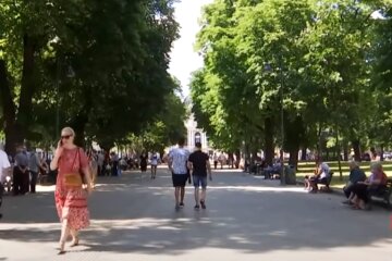 Спека та грози розірвуть Україну навпіл: синоптики видали, де буде найгірше
