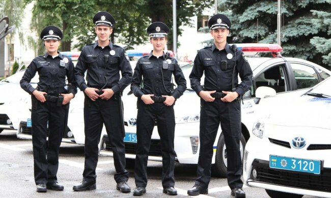Полицейские