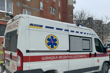 Чоловік випав з 10-го поверху в Кривому Розі, фото: його мати звинувачує себе