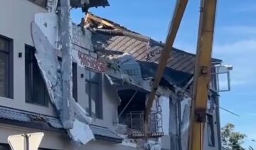 "Все отстроим потом": глава семьи-совладельца разрушенной гостиницы в Херсоне гордится точностью бойцов ВСУ