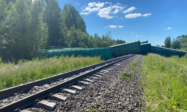 Вагоны с боеприпасами съехали с путей: фото и детали с места событий в россии
