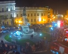 Хулиган наделал шума в центре Одессы, видео: "взобрался на Екатерину II и ..."