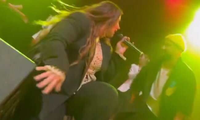 Солістка KAZKA Зарицька вразила виступом із Монатиком, кадри неймовірного концерту: "Ця енергія досі"