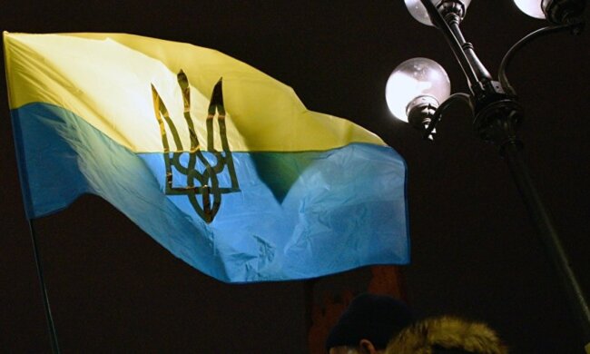 У Криму та Луганську підняли українські прапори на зло окупантам: епічні кадри