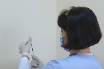 вакцинація, щеплення, укол, медсестра, лікарня, скрін