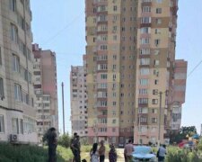 Назло соседям: под Одессой вандал разгромил лифт в многоэтажном доме, кадры