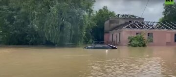 Крим знову під водою, людей готують до масової евакуації: кадри катастрофи