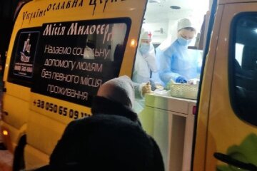 Украинцев просят помочь "Автобусу милосердия" УПЦ, который каждый день спасает жизни людей