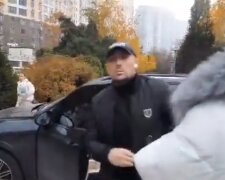 В Одессе автохам на  Porsсhe напал на девушек, которых чуть не сбил, видео: "Чего вы такие умные?"