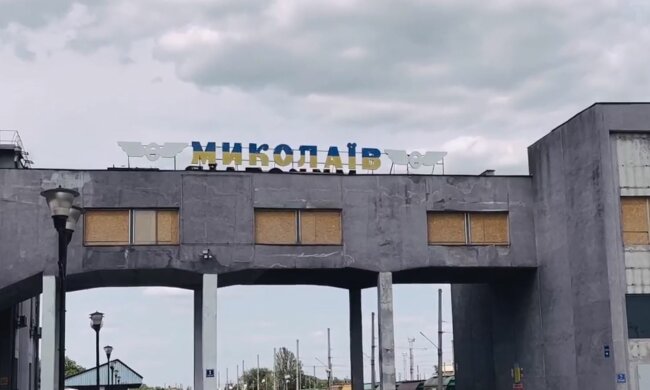 Перший евакуаційний поїзд прийшов із Херсона до Миколаєва: Віталій Кім поділився трепетними кадрами