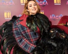 Злата Огневич, снявшая костюм Ворона на шоу "Маска", вызвала бурю эмоций признанием: "Вот вы мне скажите?"
