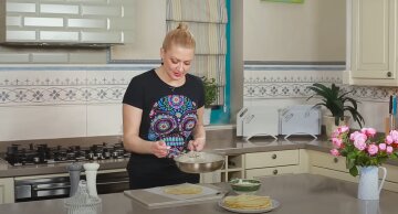 Зірка "Майстер Шеф" Литвинова поділилася рецептом торта з млинців із грибами: "Для сімейного застілля"