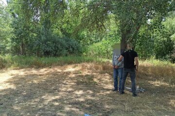 Мужчина в розыске убил людей на Днепропетровщине, фото: прятался в лесу