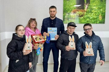 "Сонячні" гості в екоінспекції: як дитячі усмішки та різнокольорові шкарпетки об’єднали житомирських екологів