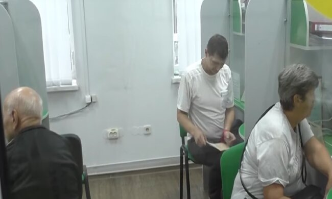 Грошова допомога для пенсіонерів у Дніпрі