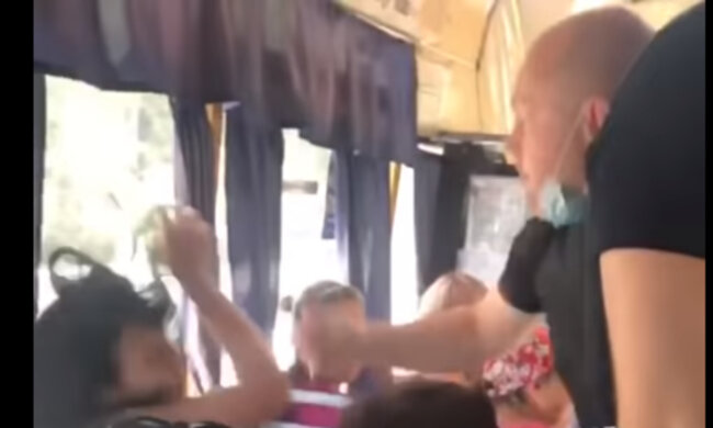 Дівчину побили в маршрутці в Дніпрі, скандал отримав несподіване продовження: "Знайдуть і покарають..."