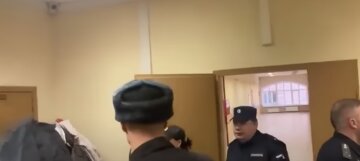 У Криму відправили під арешт людей, які слухали "Червону калину": "Висловлювали незгоду"