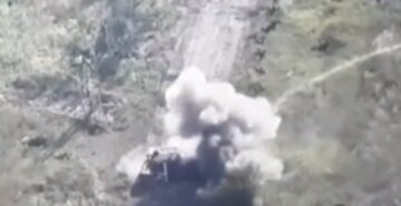 Захватчики резко бросились прочь: на видео показали, как ВСУ отбили танковую атаку врага