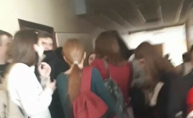 Детей в Харьковской школе срочно эвакуировали: подробности и кадры ЧП