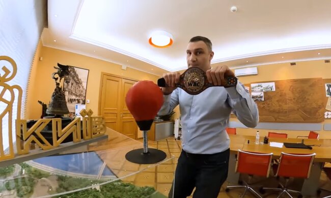 Кличко зганьбився пустощами на робочому місці, з'явилося відео: "Зайнявся б роботою"