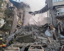 "Это не случайное попадание": возросло количество жертв обстрела многоэтажек в центре Запорожья