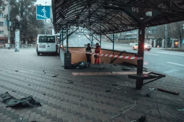 Возле Минобороны в Киеве иномарка влетела в подземный переход 1