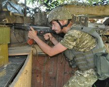 Під нічними обстрілами: фото з українських позицій під Мар’їнкою