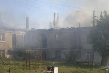 Масштабна пожежа розгорілася під Харковом, у вогні 570 кв. м: почалася евакуація