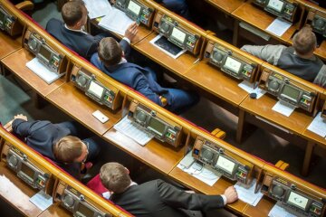 На шию українців повісять фінансування нардепів: є один спосіб цьому запобігти