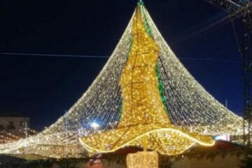 У Києві знайшли нове застосування скандальному капелюху з Софійської площі: "змінив прописку і професію"