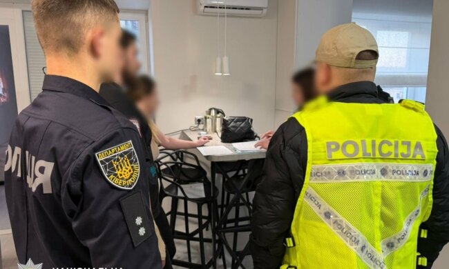 Українські поліцейські ліквідували мережу кол-центрів, які обманювали громадян країн ЄС: подробиці резонансної справи