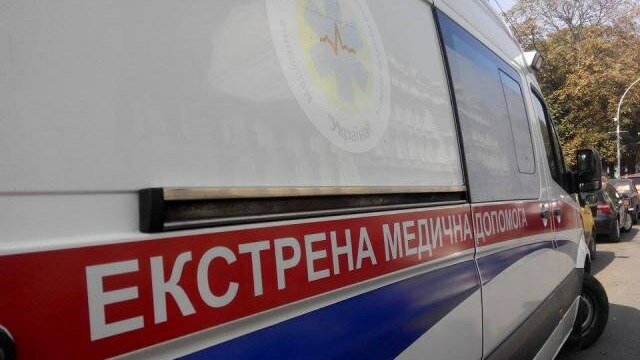 Жахи батьків наяву: в центрі Києва ескалатор засмоктав дитину, кадри з місця НП