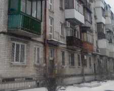 "Вопрос времени, когда рухнет": появление "опасного" балкона напугало киевлян