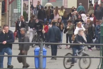 українці, на вулиці, маски, люди, без масок