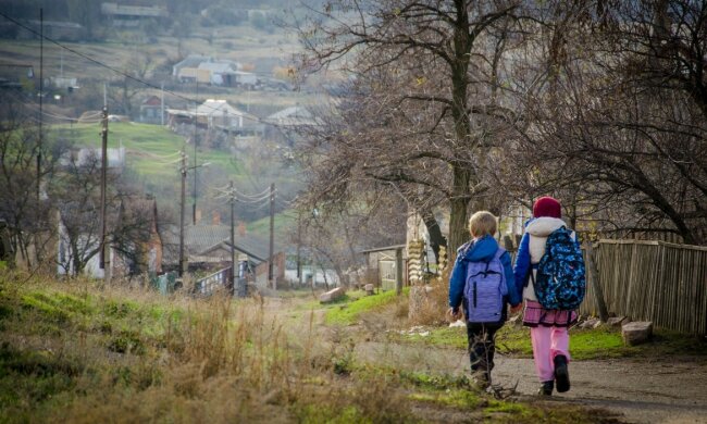 Діти приїхали з Луганська до Києва і приголомшили сказаним: "Наш тато захищає "ЛНР" і скоро ми проженемо..."