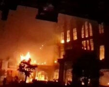 "Люди оказались в ловушке": после взрыва большой отель охватило пламя